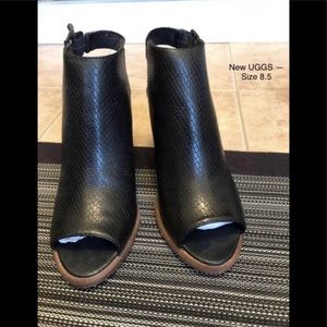 BRAND NEW LEATHER UGG SANDALS